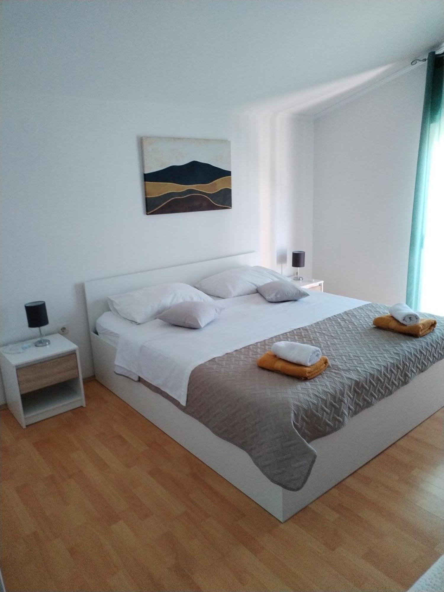 Apartmani Luka Banjol Bilik gambar