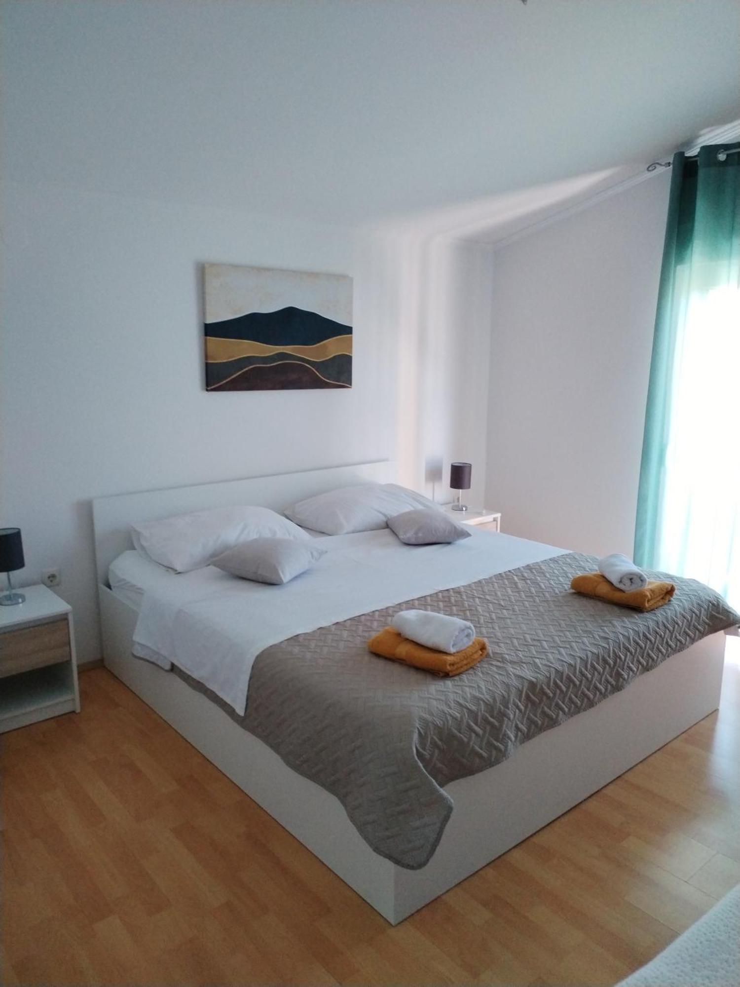 Apartmani Luka Banjol Bilik gambar